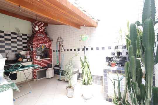 Quintal de casa à venda com 3 quartos, 200m² em Jardim Consorcio, São Paulo