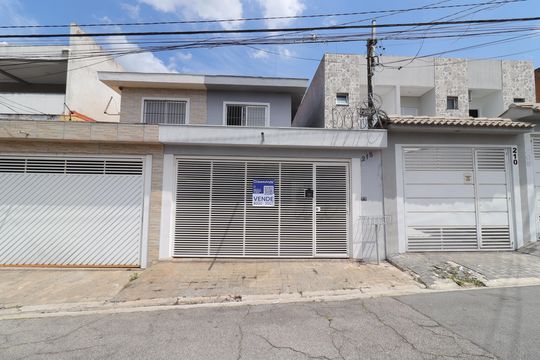 Fachada de casa à venda com 3 quartos, 200m² em Jardim Consorcio, São Paulo