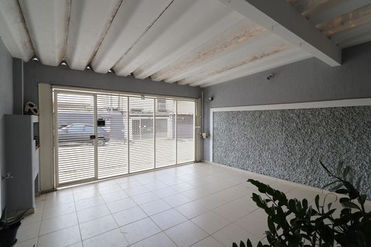Garagem de casa à venda com 3 quartos, 200m² em Jardim Consorcio, São Paulo
