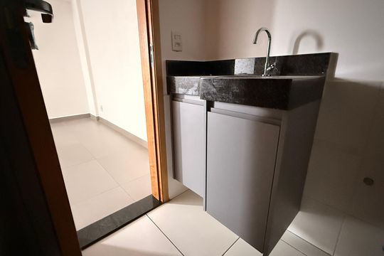 Banheiro de kitnet/studio para alugar com 1 quarto, 28m² em Jardim América, Goiânia