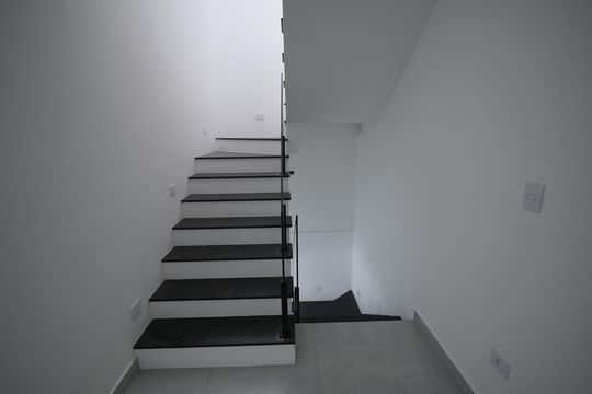 Escadas de casa à venda com 3 quartos, 298m² em Jardim Bela Vista, Santo André