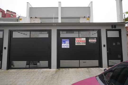 Fachada de casa à venda com 3 quartos, 298m² em Jardim Bela Vista, Santo André