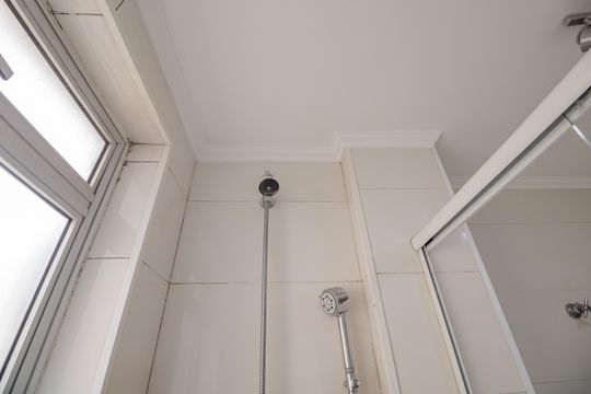 Banheiro Social de apartamento para alugar com 2 quartos, 90m² em Indianópolis, São Paulo