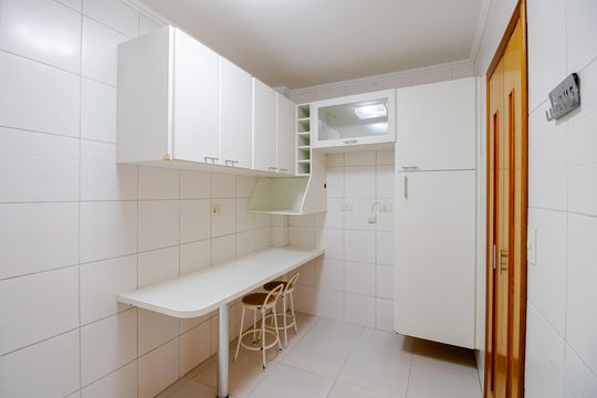Cozinha de apartamento para alugar com 2 quartos, 90m² em Indianópolis, São Paulo