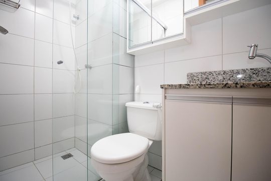 Banheiro de kitnet/studio para alugar com 1 quarto, 28m² em Setor de Grandes Áreas Norte 915, Brasília