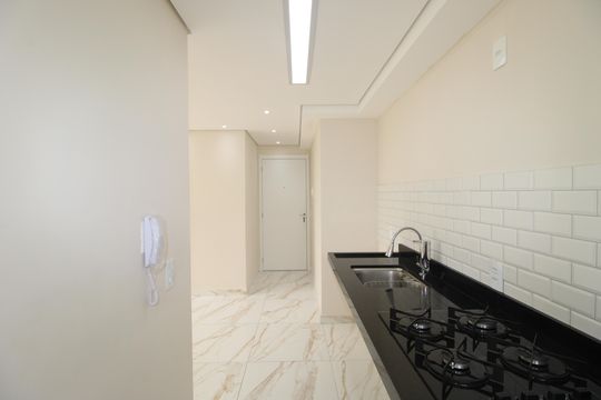 Cozinha de apartamento para alugar com 2 quartos, 41m² em Jardim Helian, São Paulo