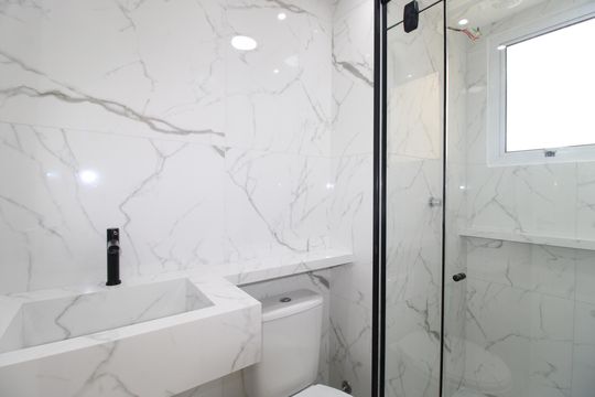 Banheiro de apartamento para alugar com 2 quartos, 41m² em Jardim Helian, São Paulo