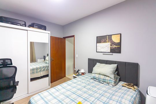 Quarto 3 de casa à venda com 4 quartos, 140m² em Jardim Elvira, Osasco