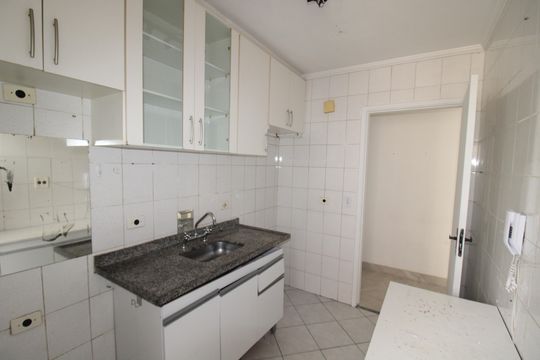 Cozinha de apartamento para alugar com 2 quartos, 50m² em Santa Teresinha, São Paulo