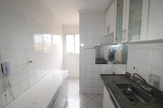 Cozinha de apartamento para alugar com 2 quartos, 50m² em Santa Teresinha, São Paulo