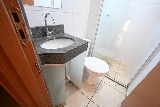 Banheiro de apartamento para alugar com 2 quartos, 55m² em Vila Alzira, Aparecida de Goiânia