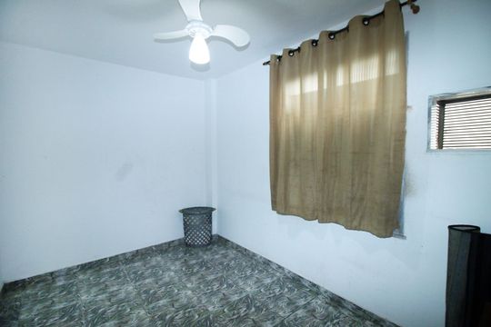 Quarto de apartamento à venda com 1 quarto, 48m² em Olaria, Rio de Janeiro