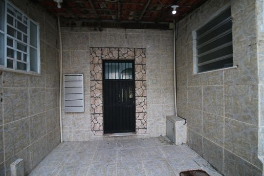 Fachada  de apartamento à venda com 1 quarto, 48m² em Olaria, Rio de Janeiro