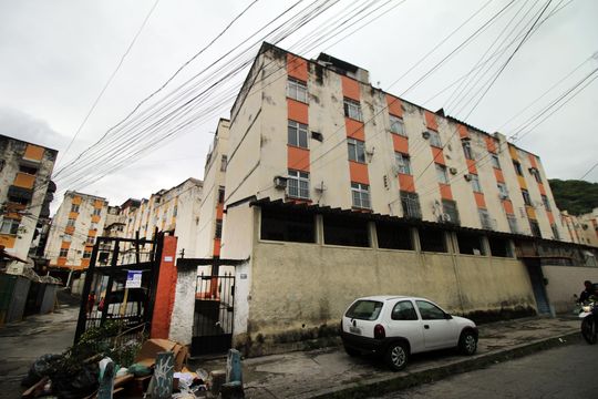 Fachada  de apartamento à venda com 1 quarto, 48m² em Olaria, Rio de Janeiro
