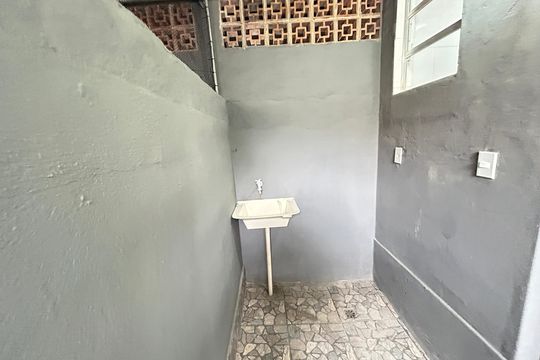 Área de Serviço de casa para alugar com 1 quarto, 37m² em Osvaldo Cruz, Rio de Janeiro