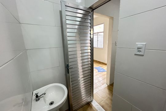 Banheiro de casa para alugar com 1 quarto, 37m² em Osvaldo Cruz, Rio de Janeiro