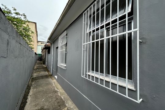 Fachada de casa para alugar com 1 quarto, 37m² em Osvaldo Cruz, Rio de Janeiro