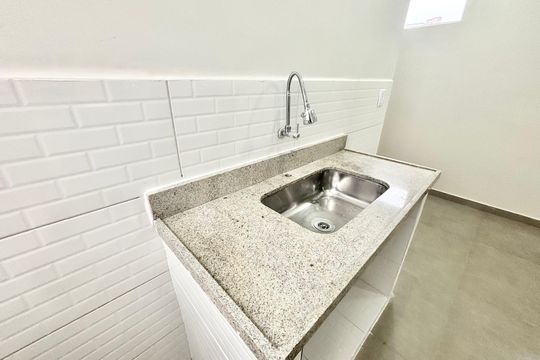 Cozinha de apartamento para alugar com 2 quartos, 50m² em Vila Dalila, São Paulo