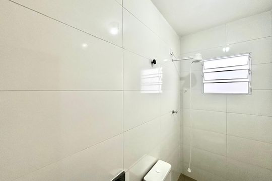 Banheiro de apartamento para alugar com 2 quartos, 50m² em Vila Dalila, São Paulo