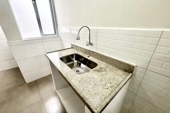 Cozinha de apartamento para alugar com 2 quartos, 50m² em Vila Dalila, São Paulo