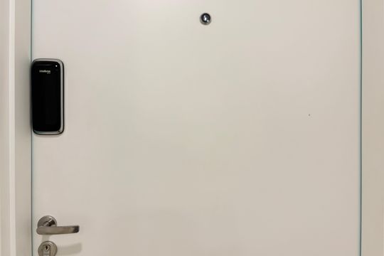 Fechadura eletrônica  de apartamento para alugar com 2 quartos, 33m² em Jardim Iris, São Paulo