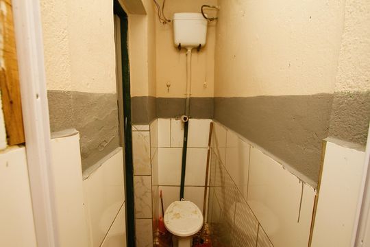 Banheiro de kitnet/studio para alugar com 2 quartos, 36m² em Bonfim, Belo Horizonte