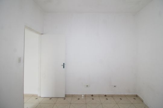 Quarto 1 de casa para alugar com 2 quartos, 40m² em Vila Basileia, São Paulo