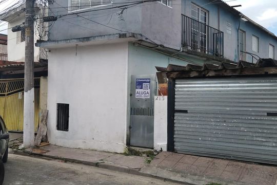 Fachada de casa para alugar com 2 quartos, 40m² em Vila Basileia, São Paulo