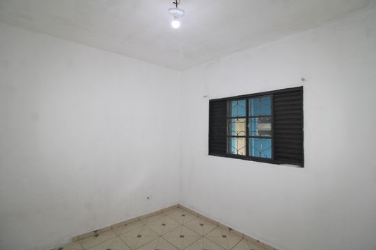 Quarto 1 de casa para alugar com 2 quartos, 40m² em Vila Basileia, São Paulo