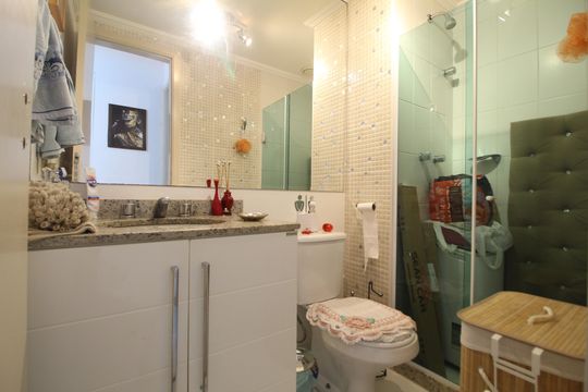 Banheiro Social de apartamento à venda com 2 quartos, 70m² em Barra Olímpica, Rio de Janeiro