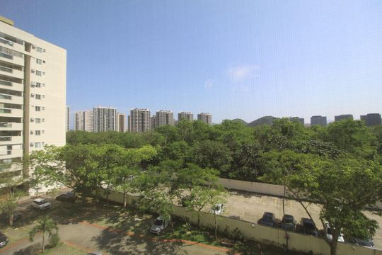 Sala - Vista de apartamento à venda com 2 quartos, 70m² em Barra Olímpica, Rio de Janeiro