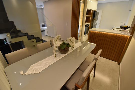 Sala de jantar de casa de condomínio à venda com 3 quartos, 125m² em Campo Comprido, Curitiba