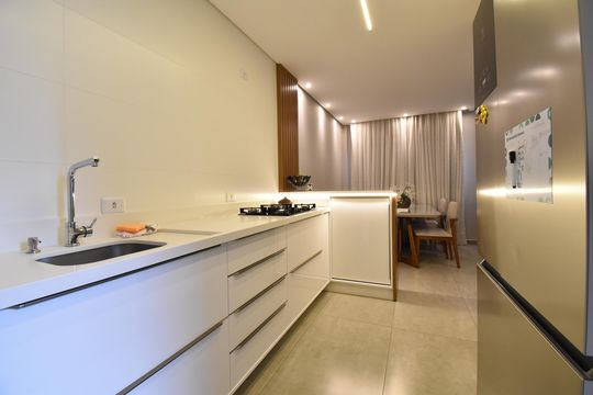 Cozinha de casa de condomínio à venda com 3 quartos, 125m² em Campo Comprido, Curitiba