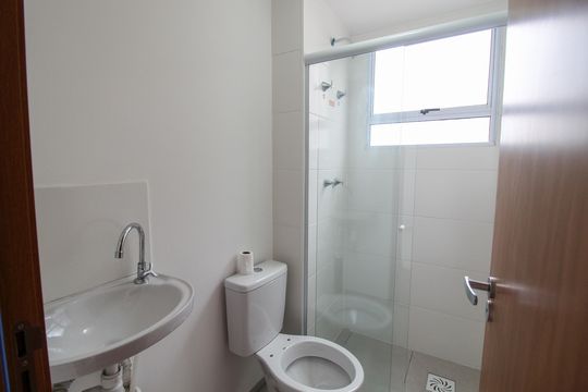 Banheiro de apartamento para alugar com 2 quartos, 41m² em Jardim Arpoador, São Paulo