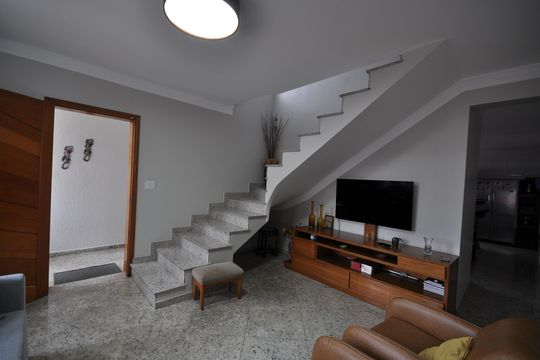 Casa à venda com 3 quartos, 228m² em Vila Mazzei, São Paulo
