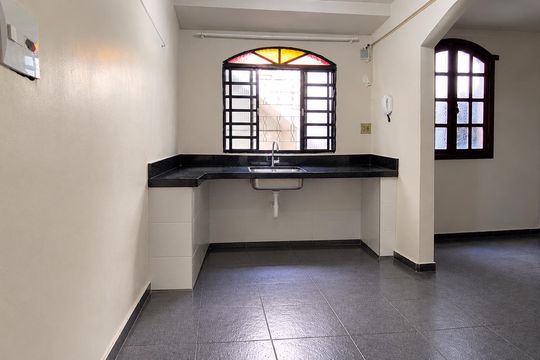 Cozinha de apartamento para alugar com 1 quarto, 60m² em São Gabriel, Belo Horizonte