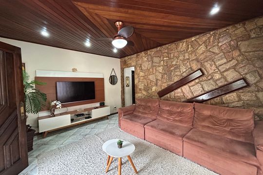 Casa à venda com 4 quartos, 480m² em Jardim Sulacap, Rio de Janeiro