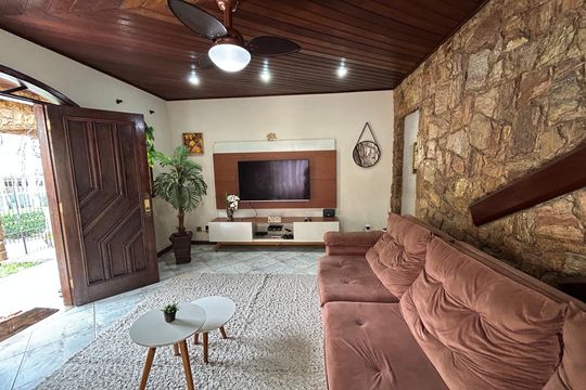 Sala de casa à venda com 4 quartos, 480m² em Jardim Sulacap, Rio de Janeiro