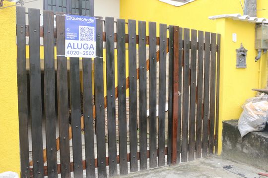placa instalada de casa para alugar com 2 quartos, 114m² em Caonze, Nova Iguaçu