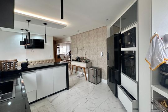 Cozinha de apartamento à venda com 2 quartos, 124m² em Vila Invernada, São Paulo