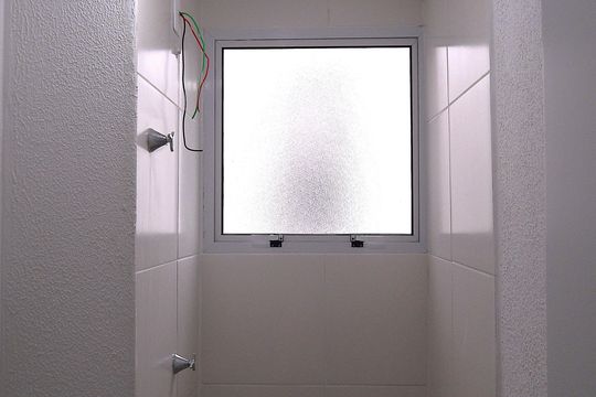 Banheiro de apartamento para alugar com 2 quartos, 40m² em Guaratiba, Rio de Janeiro