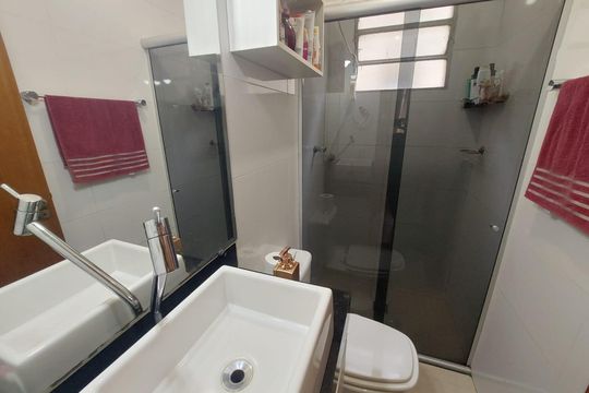 banheiro de apartamento à venda com 3 quartos, 56m² em Horto, Belo Horizonte