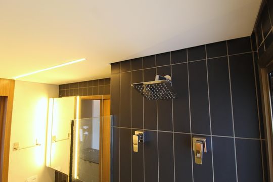 Banheiro de kitnet/studio para alugar com 1 quarto, 30m² em Indianópolis, São Paulo