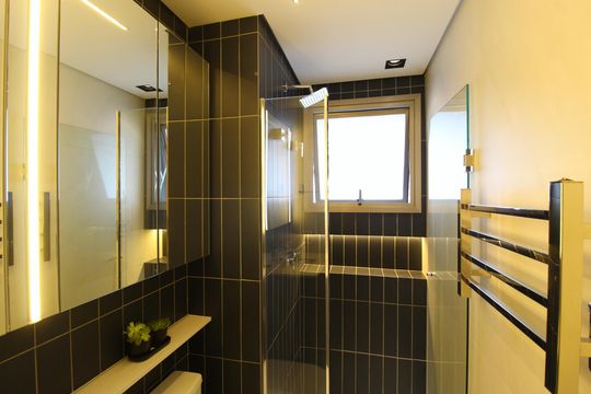 Banheiro de kitnet/studio para alugar com 1 quarto, 30m² em Indianópolis, São Paulo