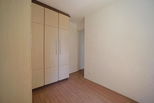 Quarto 2 de apartamento para alugar com 2 quartos, 43m² em Jardim Santa Teresinha, São Paulo