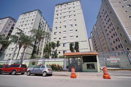 Fachada de apartamento para alugar com 2 quartos, 43m² em Jardim Santa Teresinha, São Paulo