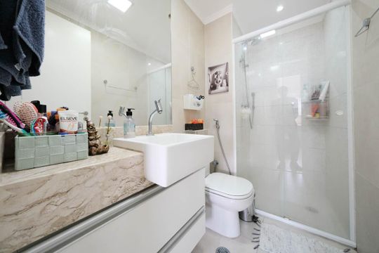 Banheiro de apartamento à venda com 3 quartos, 74m² em Vila Penteado, São Paulo
