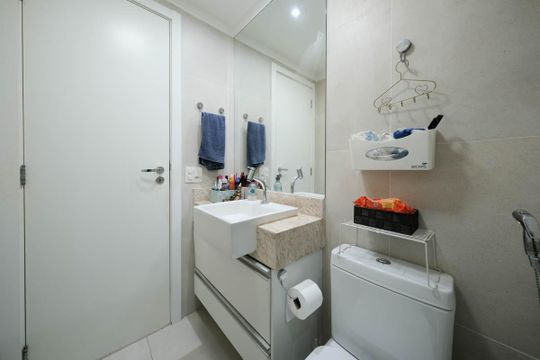 Banheiro de apartamento à venda com 3 quartos, 74m² em Vila Penteado, São Paulo