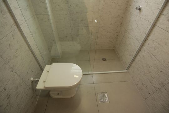 Banheiro de apartamento para alugar com 1 quarto, 55m² em Gonzaga, Santos