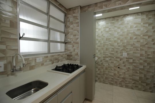 Cozinha e Área de Serviço de apartamento para alugar com 1 quarto, 55m² em Gonzaga, Santos